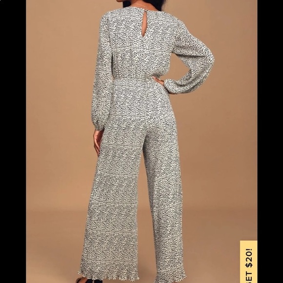 Lulu’s jumpsuit - Picture 2 of 9